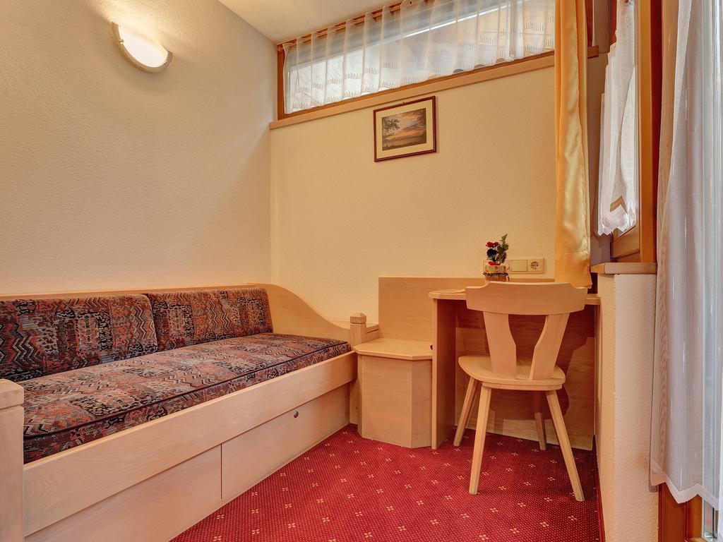 Hotel Gisserhof Ahrntal Rum bild