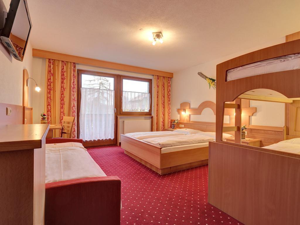 Hotel Gisserhof Ahrntal Rum bild