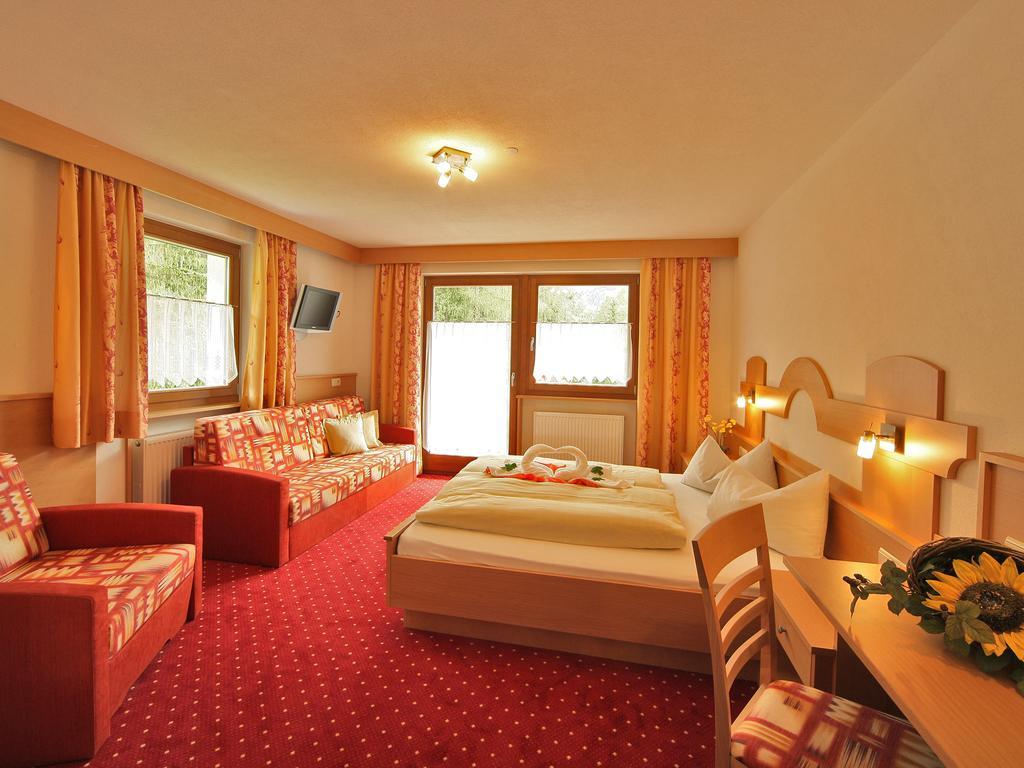 Hotel Gisserhof Ahrntal Rum bild